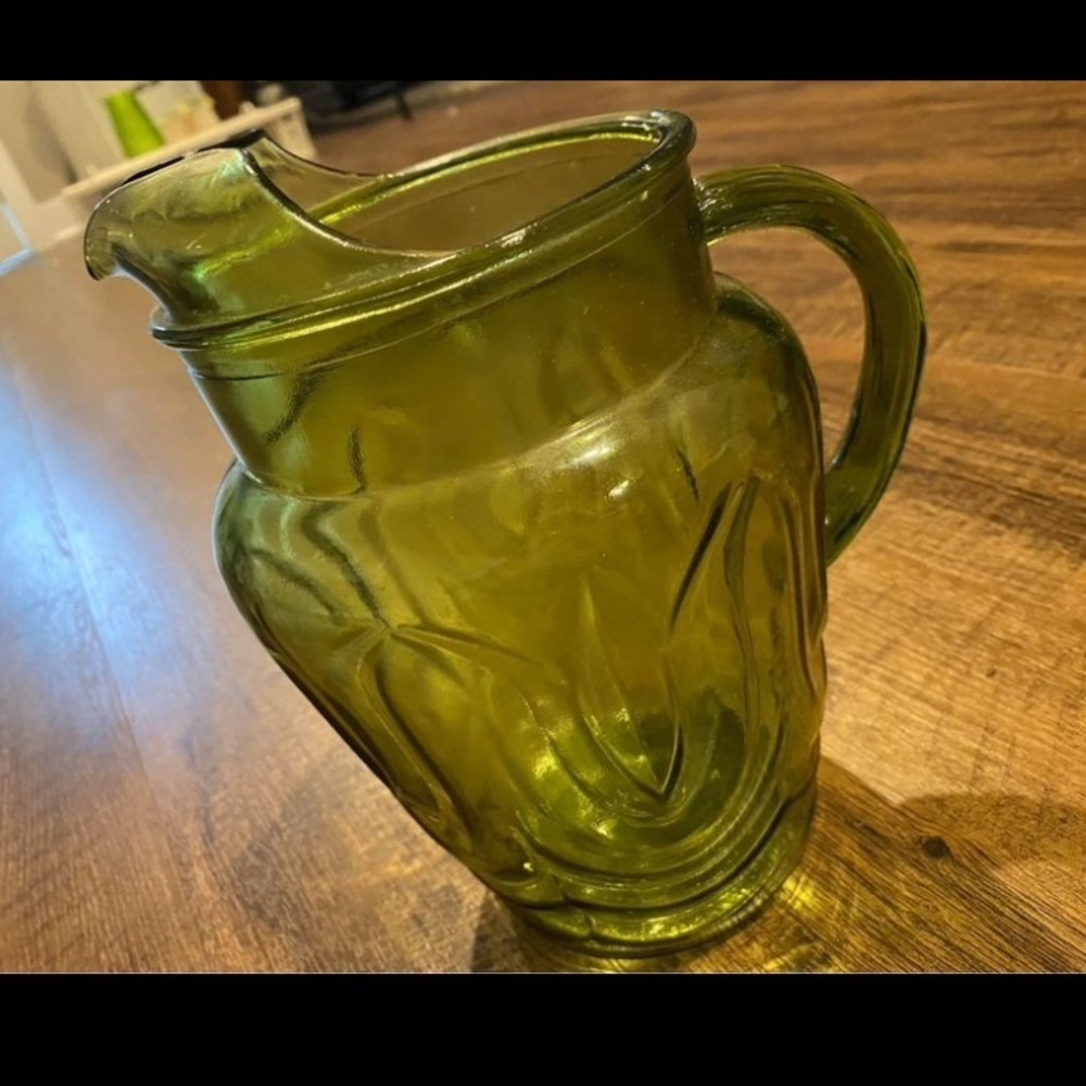 Vintage Anchor Hocking Colonial Tulip Floral Design Green Glass Pitcher jug 2 QT